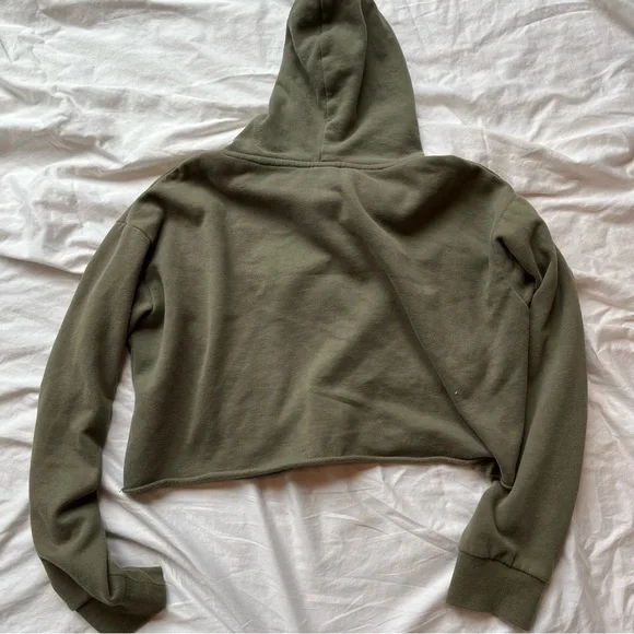 🫒olive green cropped hoodie🫒 - Picture 2 of 3